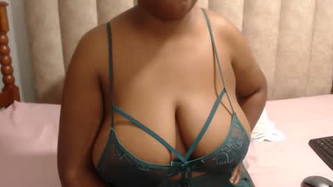 sexybustyxx online show from March 23, 9:37 am