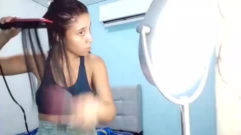 Snapshot of sexygril01 chatting on October 22, 9:09 pm sexygril01 online show from October 22, 9:09 pm