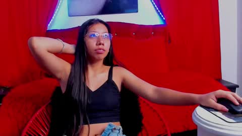 laura online show from January 25, 11:57 am