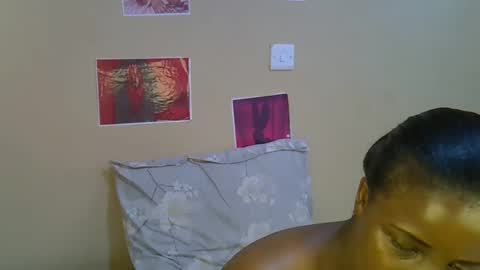 sexylucy33 online show from April 12, 11:57 am