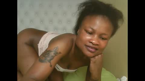 queenivy online show from October 29, 5:56 am