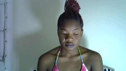 sexyshaz22 online show from July 20, 9:15 pm