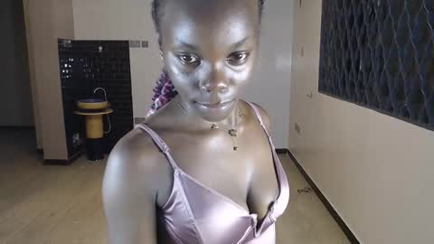 sexytrinah online show from April 8, 8:00 pm