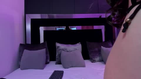 Shaina Vasquez online show from February 7, 6:50 am