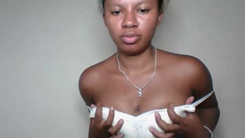 shainnah online show from November 22, 5:15 pm