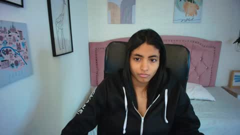 shanelle online show from December 20, 3:43 am