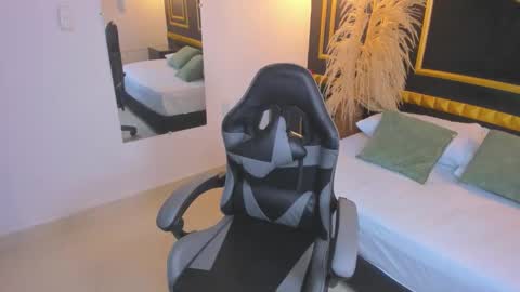 Shanel online show from January 14, 12:10 pm