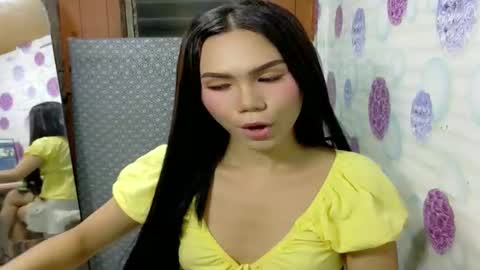 shanica_lee972385 online show from April 30, 1:05 pm