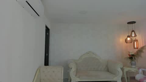 ShantallKnowles online show from February 10, 12:39 pm