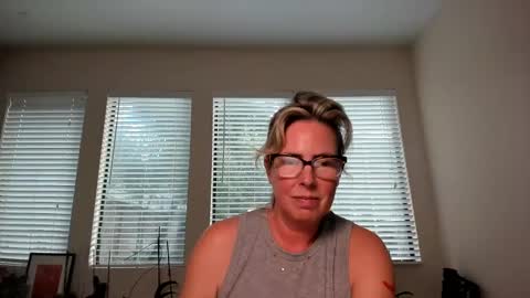 Sharkgirl online show from December 9, 10:41 pm