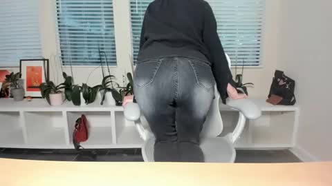 Sharkgirl online show from December 3, 11:24 pm