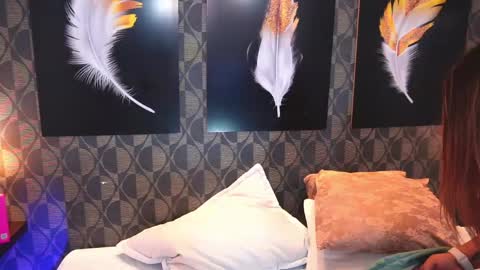 Sharom  online show from March 30, 7:02 pm