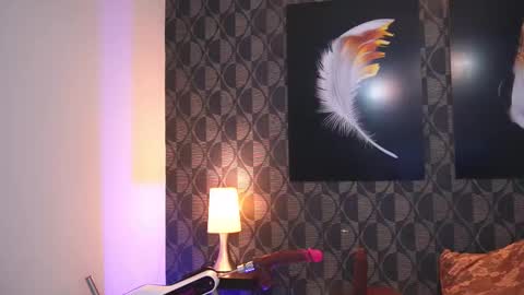 Sharom  online show from February 3, 7:40 pm