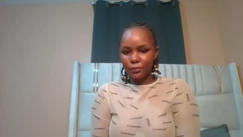 Snapshot of shay_diva chatting on October 5, 12:04 am Shay diva online show from October 5, 12:04 am