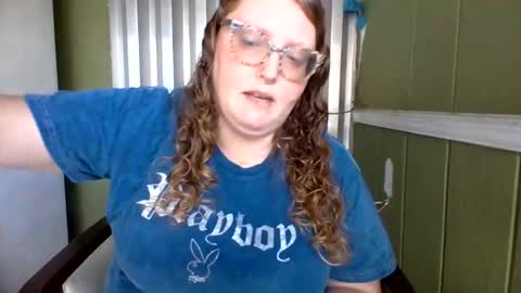 Snapshot of shelbyannn chatting on October 21, 2:43 pm Red online show from October 21, 2:43 pm