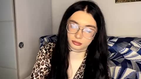 Alice online show from April 12, 3:37 pm