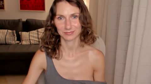 shesleepsnaked online show from September 19, 6:51 pm