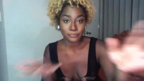 Snapshot of shexxxclusive chatting on October 14, 4:26 am shexxxclusive online show from October 14, 4:26 am