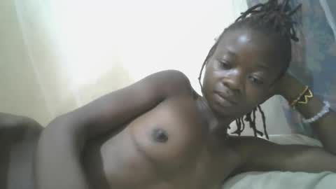 Snapshot of shortnswee254 chatting on October 25, 4:42 am shortnswee254 online show from October 25, 4:42 am