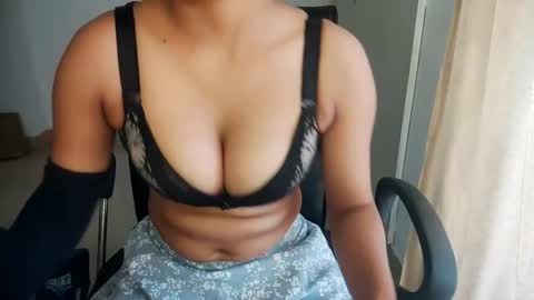 shreya_0 online show from September 25, 9:08 am