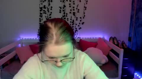 shy_elina01 online show from November 4, 10:53 am