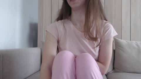 shy_schoolgirl_ online show from March 3, 1:04 pm