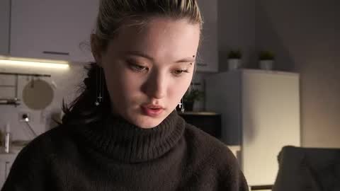 Akemi online show from April 10, 3:51 pm