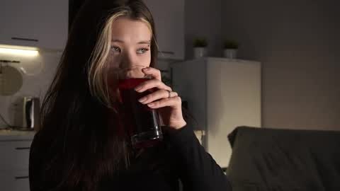 Akemi online show from April 9, 3:50 pm