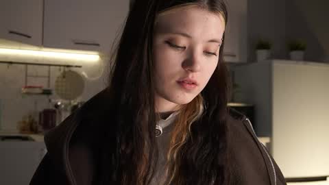 Akemi online show from April 15, 4:29 pm