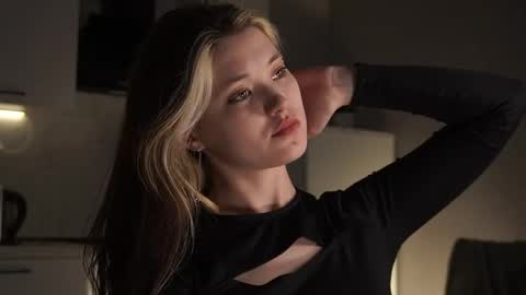 Akemi online show from April 17, 4:20 pm