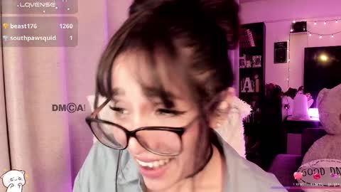 Snapshot of shyangie24 chatting on October 23, 5:46 am Angeline 3 independent come here when am horny... online show from October 23, 5:46 am