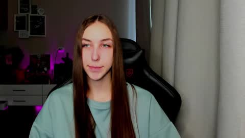 SIA online show from April 17, 2:13 am