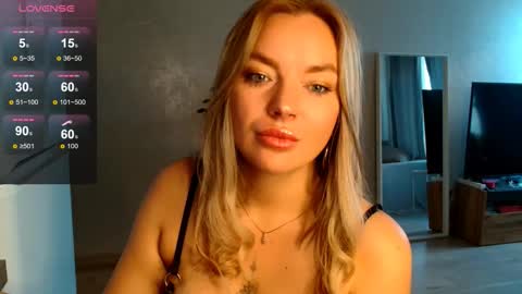 Snapshot of siberian_girl_ chatting on October 16, 1:30 am Eva online show from October 16, 1:30 am