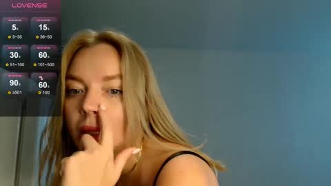 Snapshot of siberian_girl_ chatting on September 18, 5:50 am Eva online show from September 18, 5:50 am
