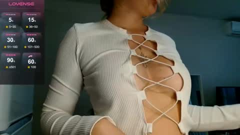 Snapshot of siberian_girl_ chatting on September 28, 3:24 am Eva online show from September 28, 3:24 am