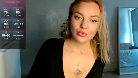 Snapshot of siberian_girl_ chatting on September 26, 1:58 am Eva online show from September 26, 1:58 am