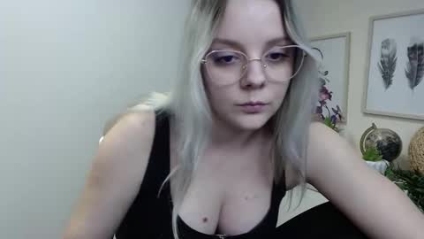 Sienna online show from December 2, 7:14 pm