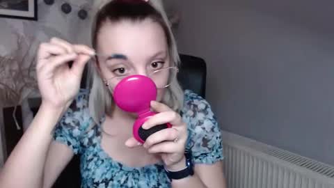 Sienna online show from December 4, 7:06 am