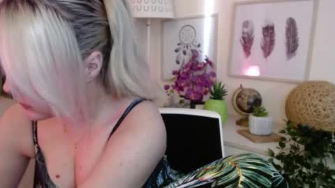 Sienna online show from February 6, 2:15 pm