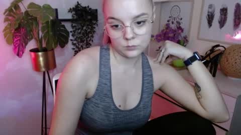 Sienna online show from March 10, 2:37 pm