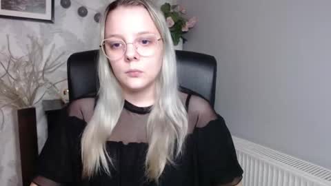 Sienna online show from December 11, 2:11 pm