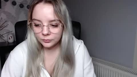 Sienna online show from December 10, 1:44 pm