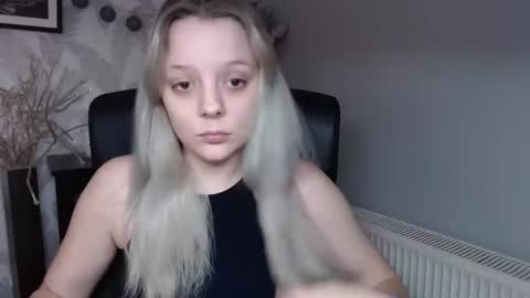 Sienna online show from December 5, 6:43 am