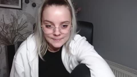 Sienna online show from December 12, 6:31 pm