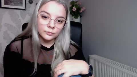 Sienna online show from December 18, 8:09 am