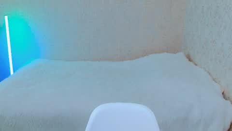 Sienna Mia online show from June 27, 8:15 am