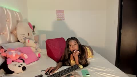 Snapshot of sierra_violet chatting on January 18, 1:19 am sierra_violet online show from January 18, 1:19 am
