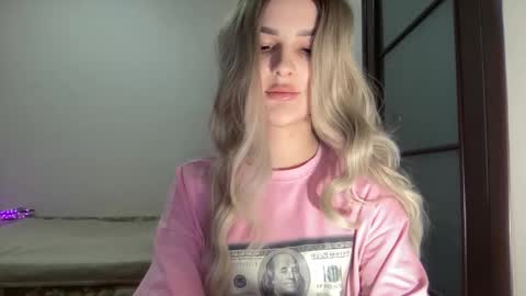 silkybabe19 online show from December 3, 9:39 pm