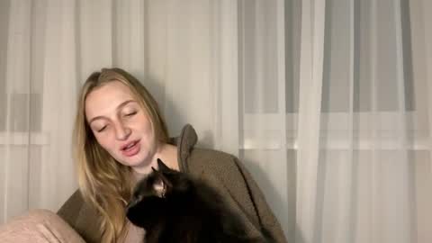 silkyvera online show from April 17, 9:50 pm