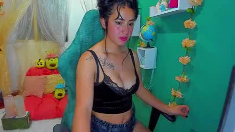 Simon Simpson          Modelo Independiente online show from March 26, 6:59 am